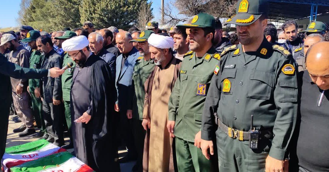 اقامه نماز رومشکانی ها بر پیکر شهید مدافع وطن