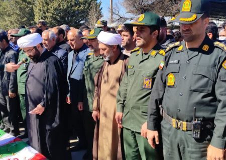 اقامه نماز رومشکانی ها بر پیکر شهید مدافع وطن