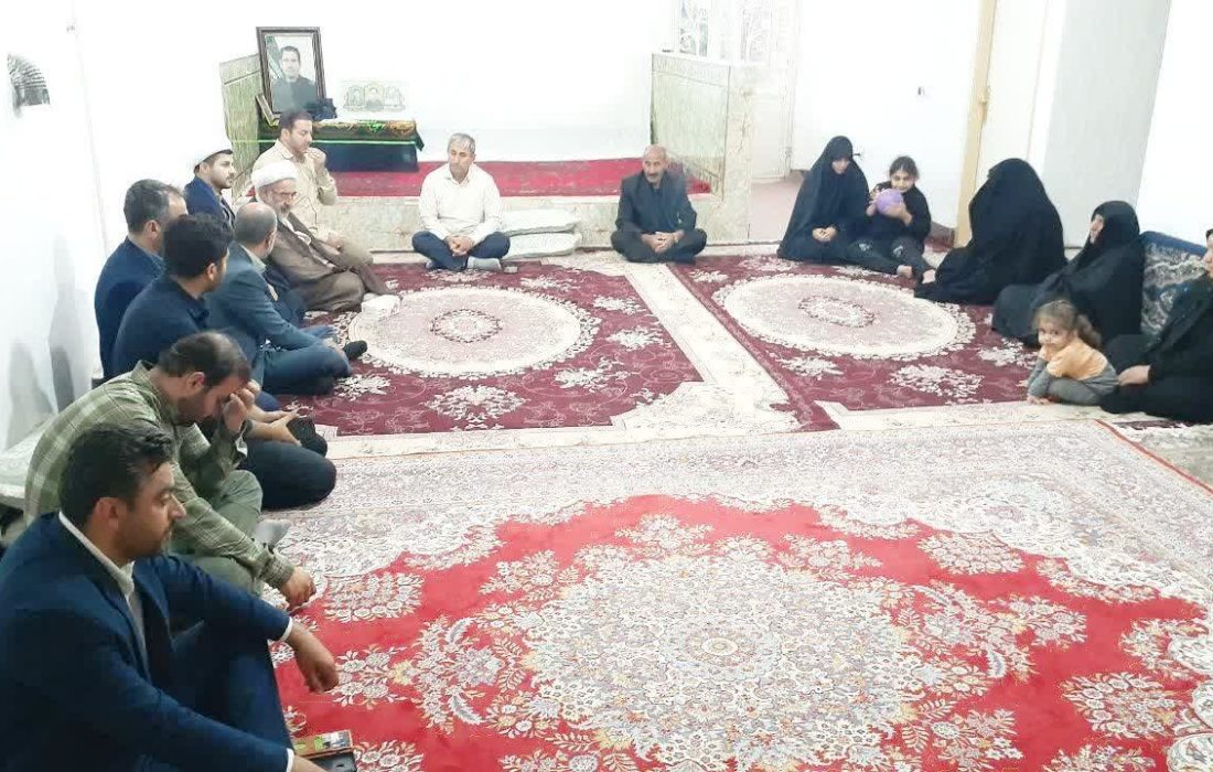 دیدار مسئول نمایندگی ولی‌فقیه در سپاه لرستان با خانواده سرتیپ دوم پاسدار شهید محمود رشنو در رومشکان