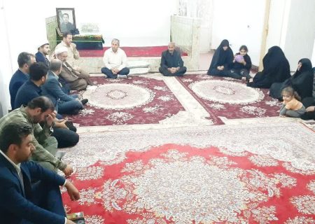 دیدار مسئول نمایندگی ولی‌فقیه در سپاه لرستان با خانواده سرتیپ دوم پاسدار شهید محمود رشنو در رومشکان