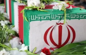 یاد شهدا مردم را در صحنه نگه داشته است