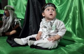 اجتماع مادران و نوزادان رومشکانی در سوگ حضرت علی‌اصغر(ع)