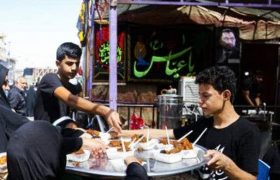 اهدای ثواب خدمت به زائران اربعین از سوی موکب‌داران رومشکانی به شهدای جنگ رمضان