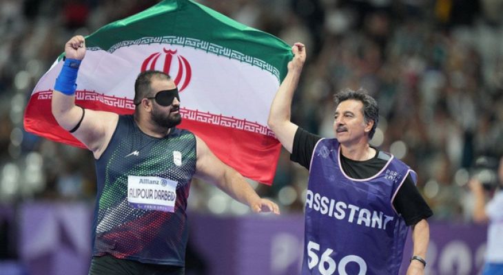برای بالا ماندن پرچم ایران می‌جنگم