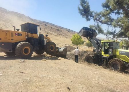عملیات لایروبی سدهای خاکی شهرستان در راستای پیشگیری از سیلاب آغاز شد