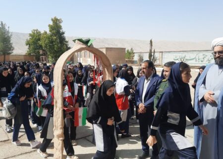 زنگ ایثار در مدارس رومشکان نواخته شد