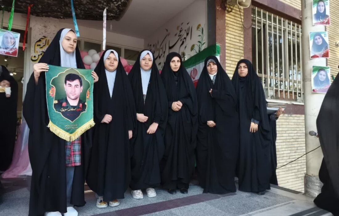 بدرقه دختر شهید صفدر سوری در نخستین روز سال تحصیلی