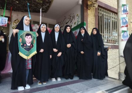 بدرقه دختر شهید صفدر سوری در نخستین روز سال تحصیلی