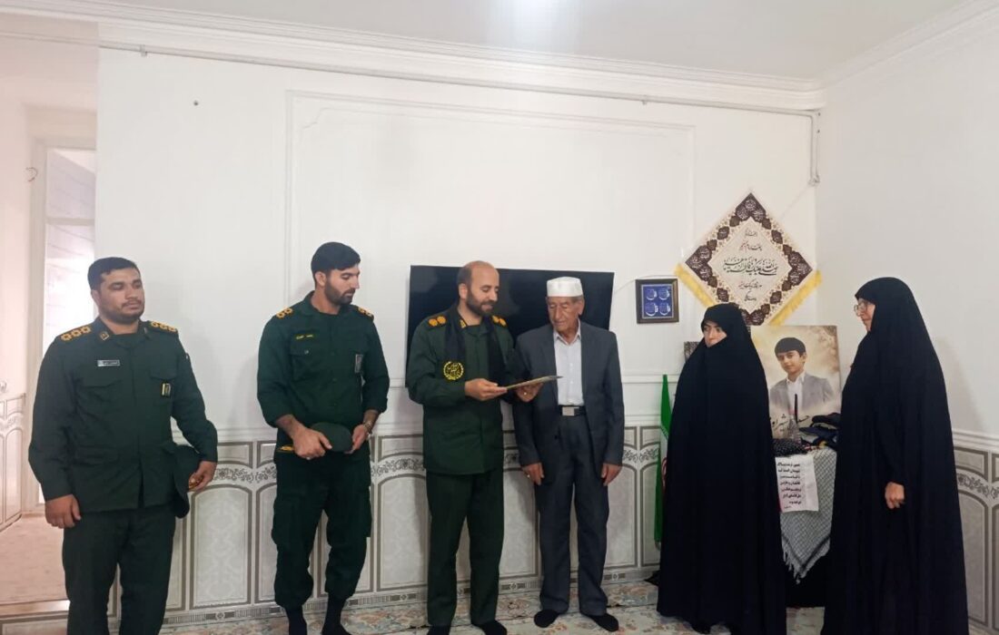 یادواره خانگی شهید دانش‌آموز محمدحسین شیراوند برگزار شد